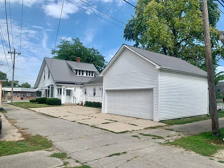 251 E Main St — Photo 29