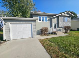 1448 13th St N, Wahpeton, ND 58075