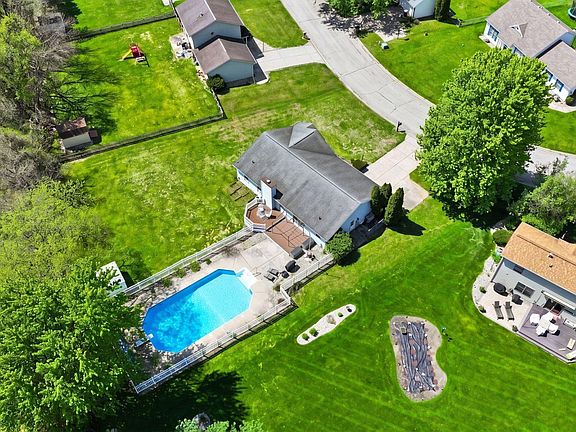 5th image of 10424 Courtney Ln