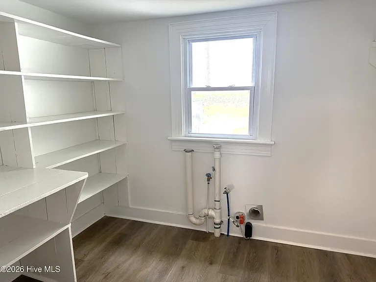 1300 Worthington Rd — Photo 6