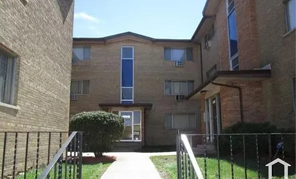 7905 S Greenwood Ave #3 — Photo 2