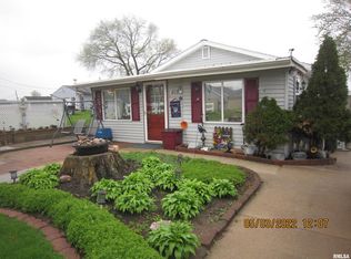 919 8th St, Colona, IL 61241