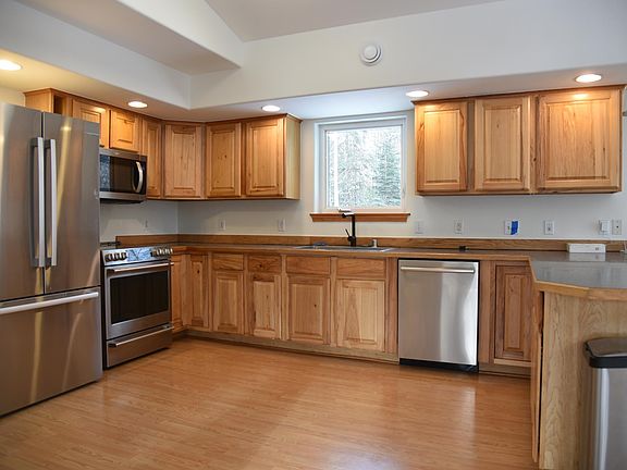 2nd image of 1570 Goldpointe Dr