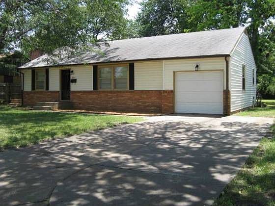 1st image of 838 E Beloit Ave