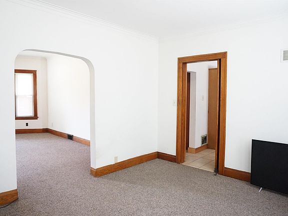 2nd image of 2126 Lincoln Way W
