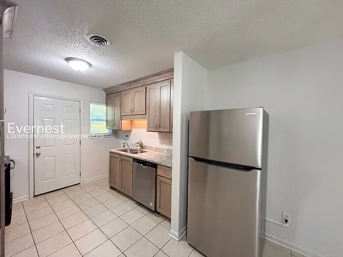 1416 Moss Point Dr — Photo 4