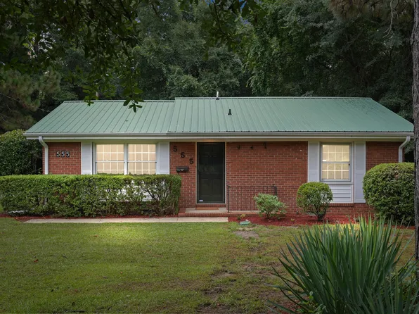 555 S Gaines St, Southern Pines, NC 28387