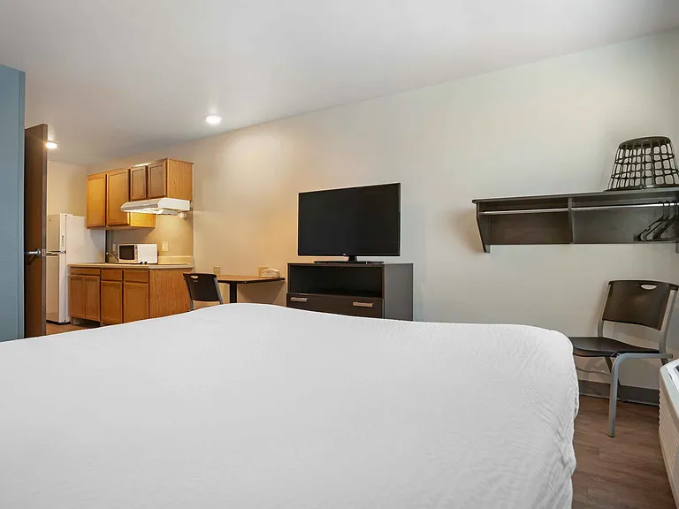 Deluxe Studio - 1 Full Bed