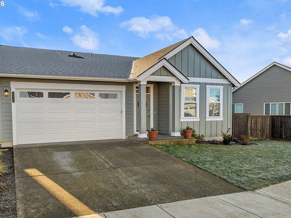 1st image of 422 NE Greenway Dr