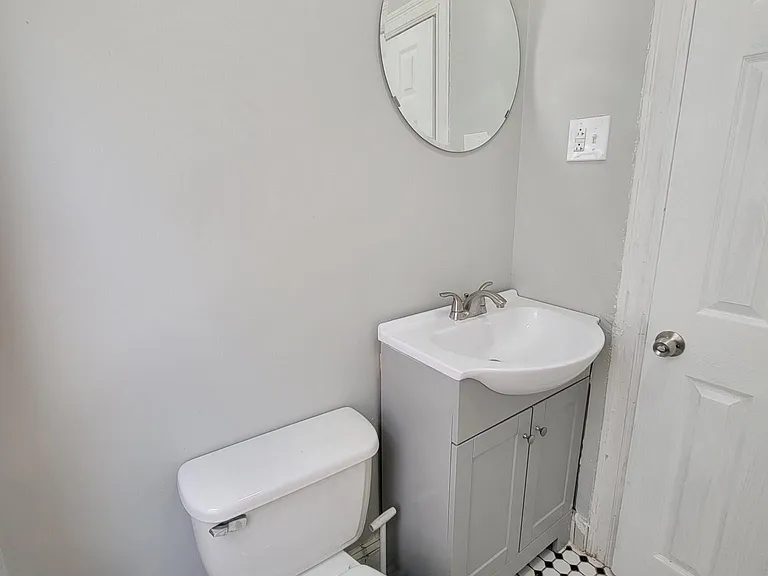 711 S 51st St #1 — Photo 12