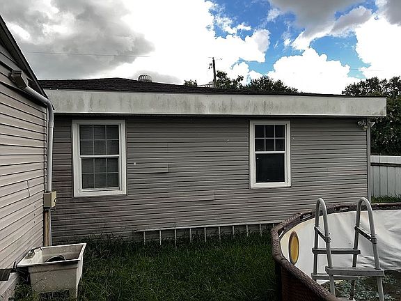 4th image of 2504 Lloyds Ave