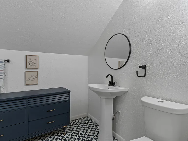 1201 Farnham Ct W — Photo 17