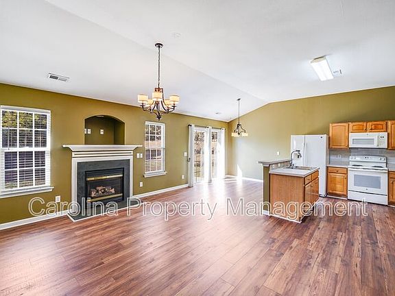 3rd image of 5911 Vista Verde Ct