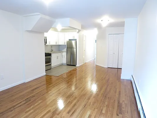 Rented by MNS | media 18