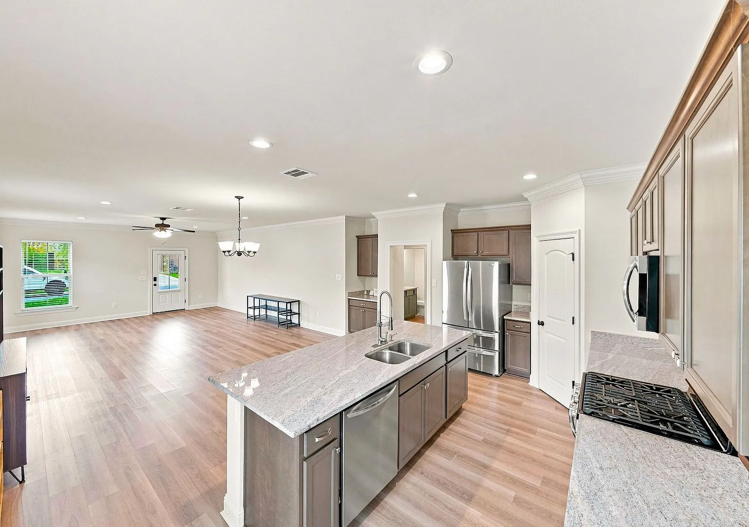 4 Bedroom House |Near LSU | Geaux Tigers — Photo 4