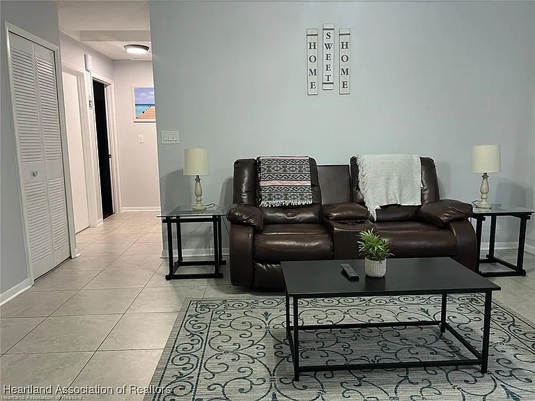 103 Villaway — Photo 3