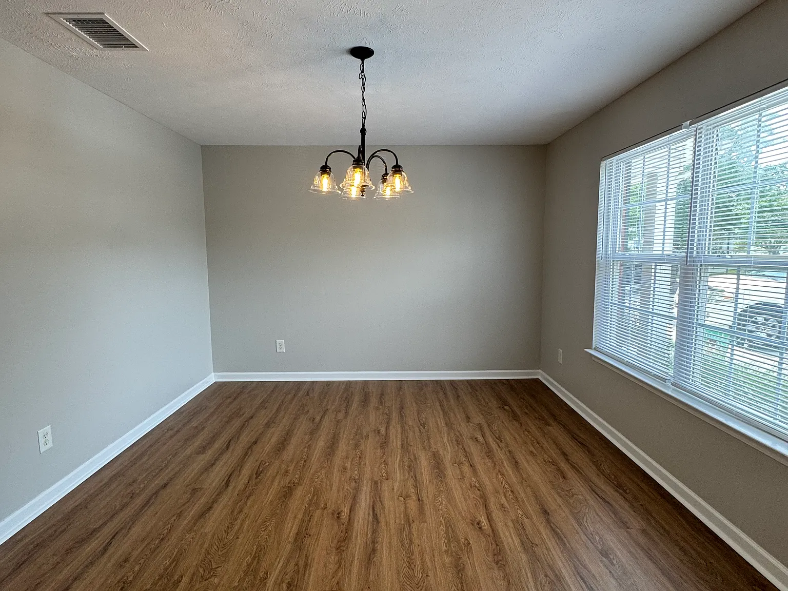 2 bed, 2.5 bath, 1348 sqft, $1,950 — Photo 2