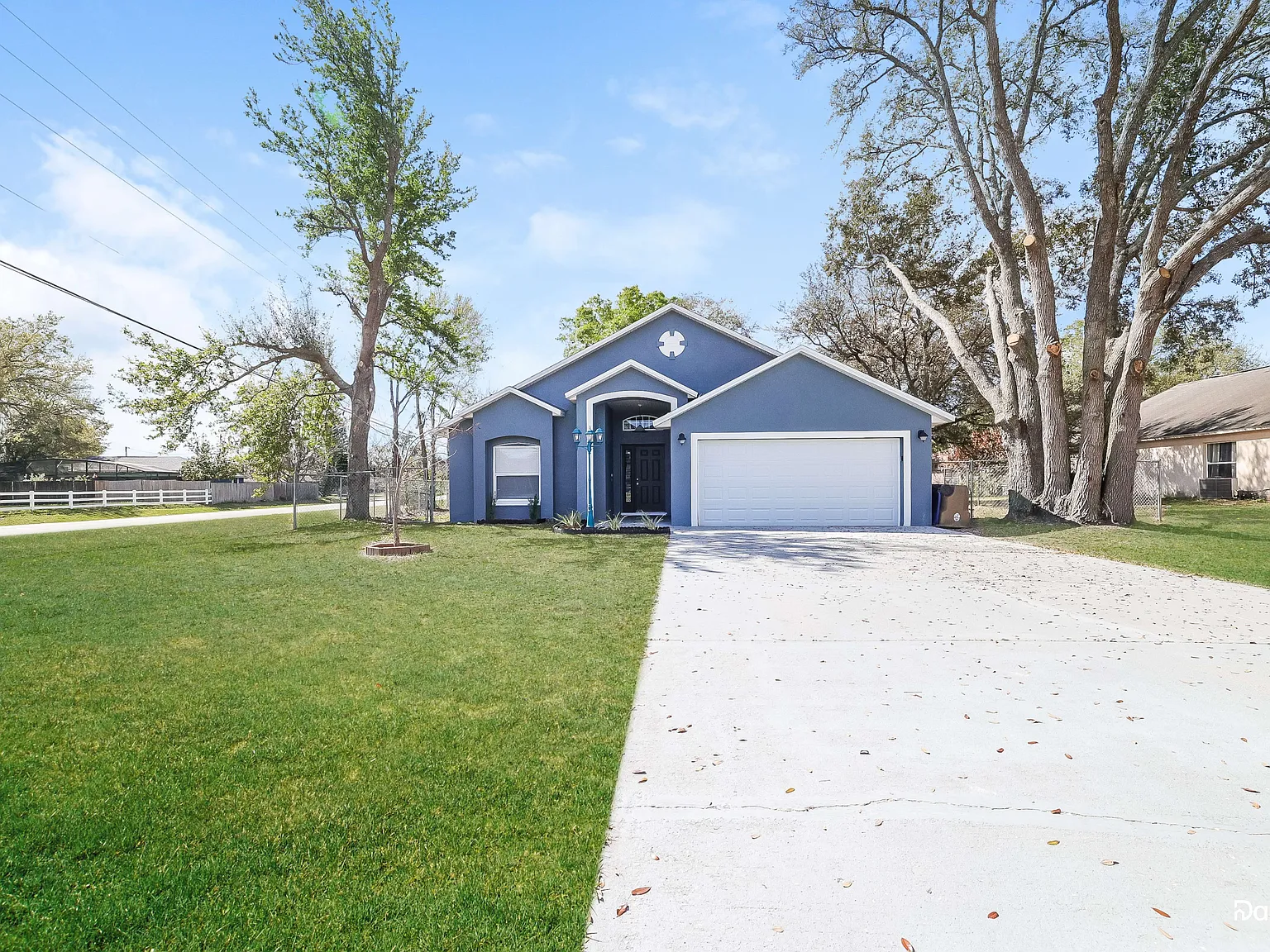3 bed, 2.0 bath, 1638 sqft, $2,015 — Photo 1