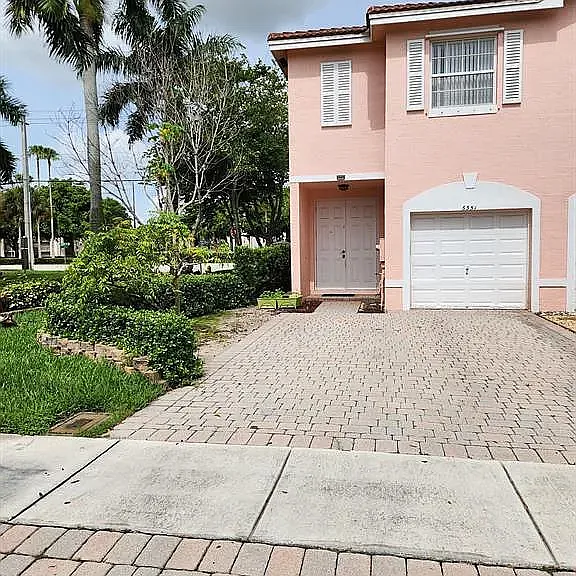 6351 Landings Way — Photo 2