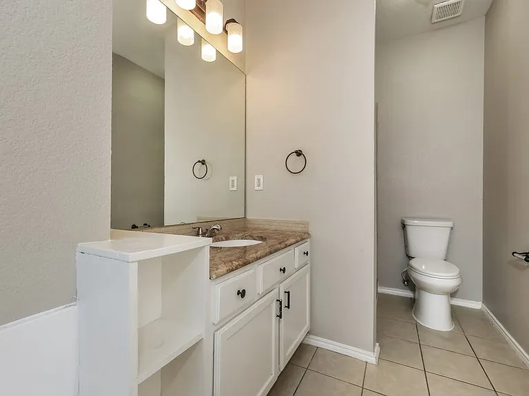 916 Buffalo Springs Dr — Photo 11