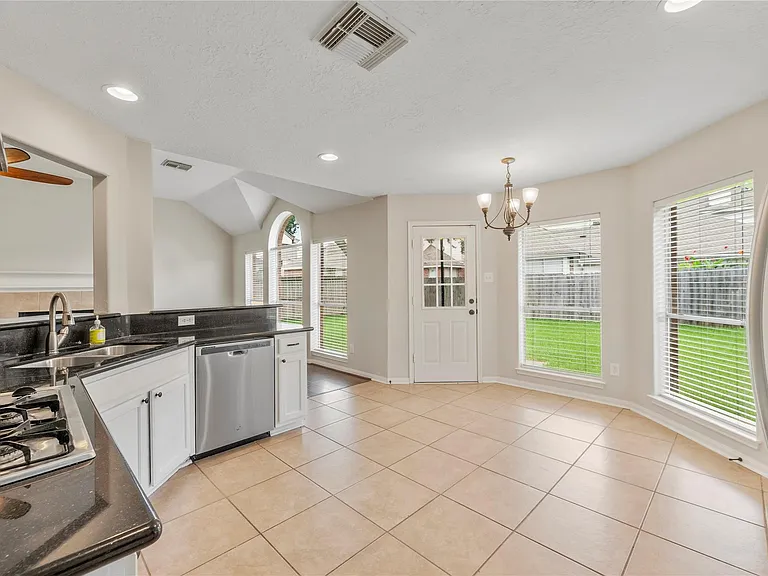 210 Leisure Dr — Photo 15
