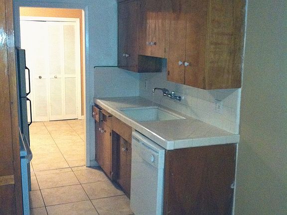 3rd image of 4474 Dorset St
