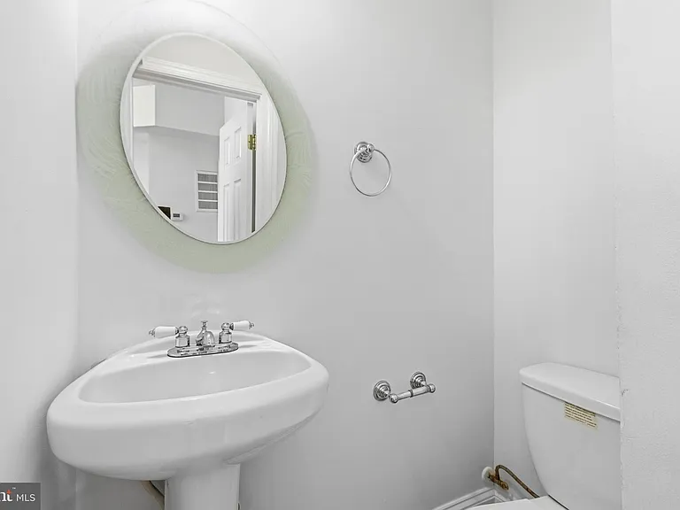 440 Delafield Pl NW — Photo 11