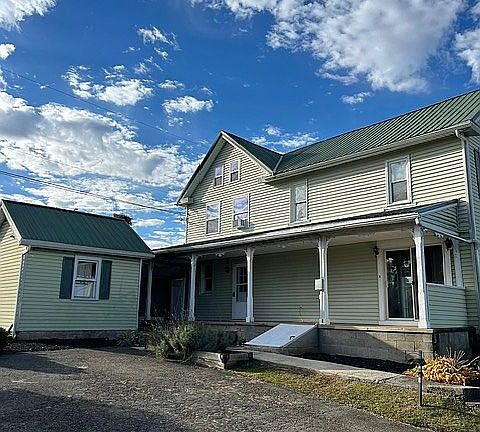 5th image of 364 Steinman Farm Rd