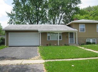 6830 Pinetree St, Hanover Park, IL 60133