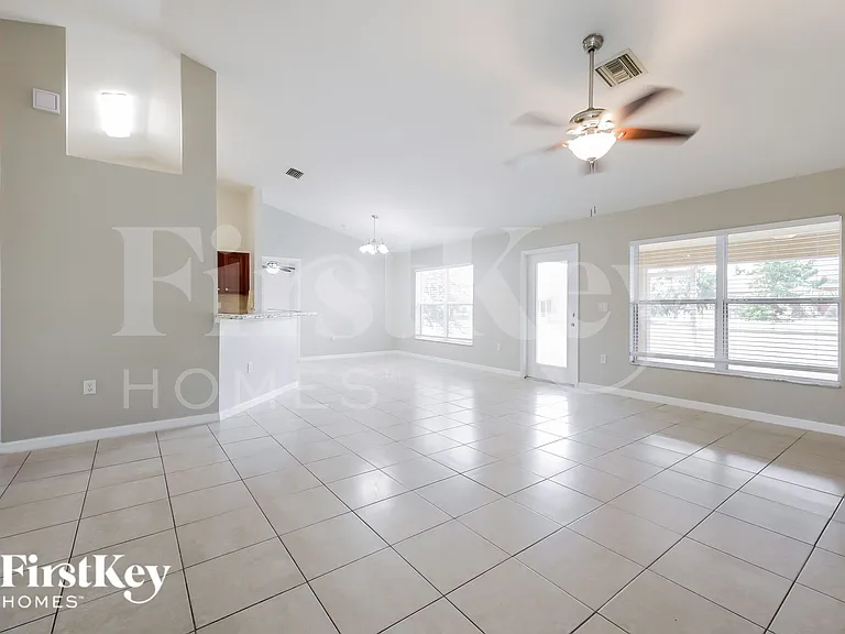 414 Willowbrook Dr — Photo 4