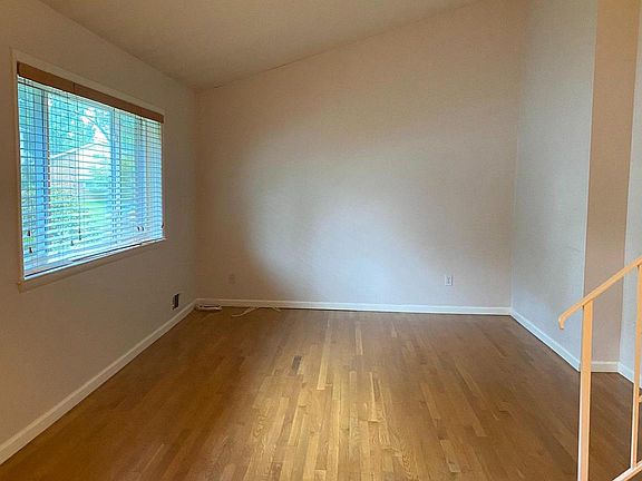 5th image of 10307 Forest Ave