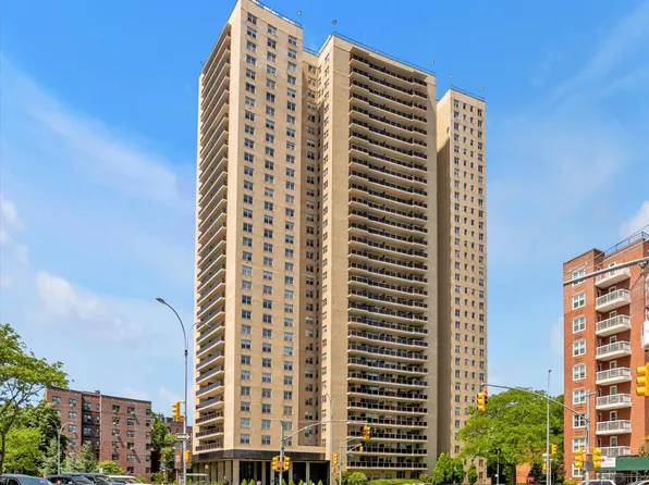 110-11 Queens Boulevard image 1 of 39