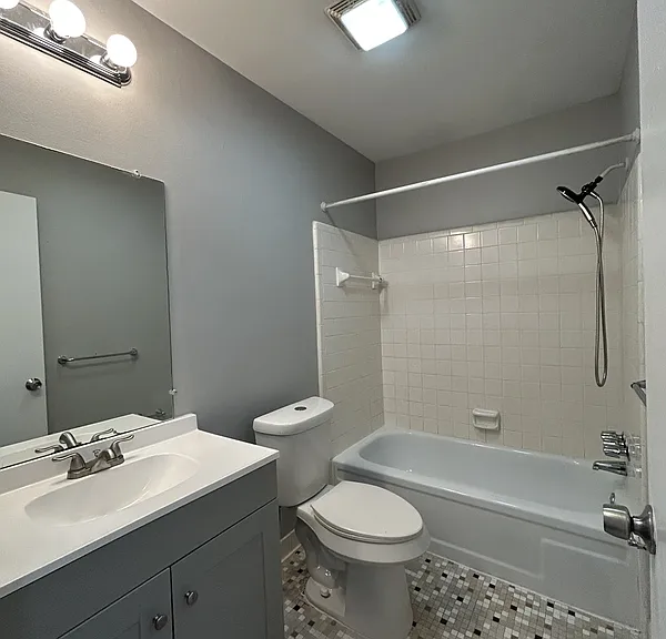 360 Walnut St #204 — Photo 9