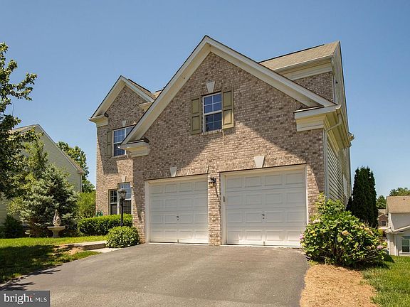 5th image of 409 Blossom Dr