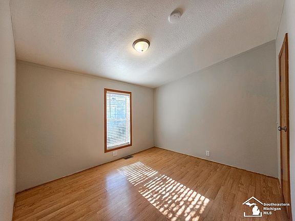 4th image of 4393 5th St