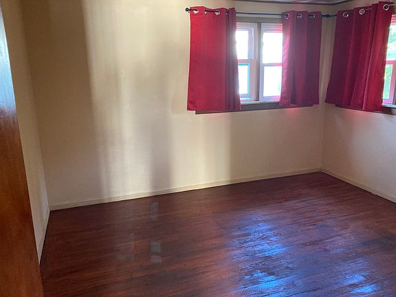 5th image of 4911 W 99th St