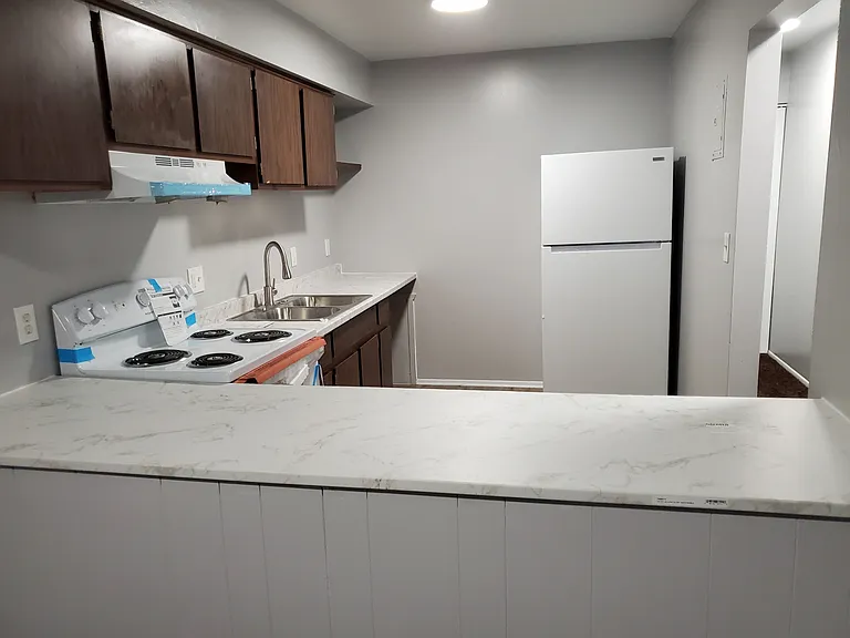 Dolson Arms Apartments — Photo 46