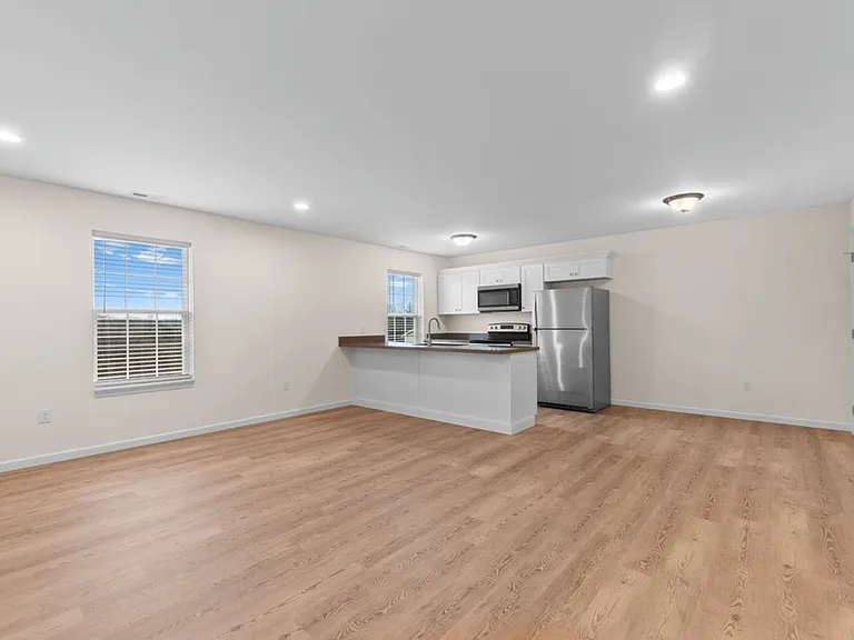 1515 Marcella St — Photo 2