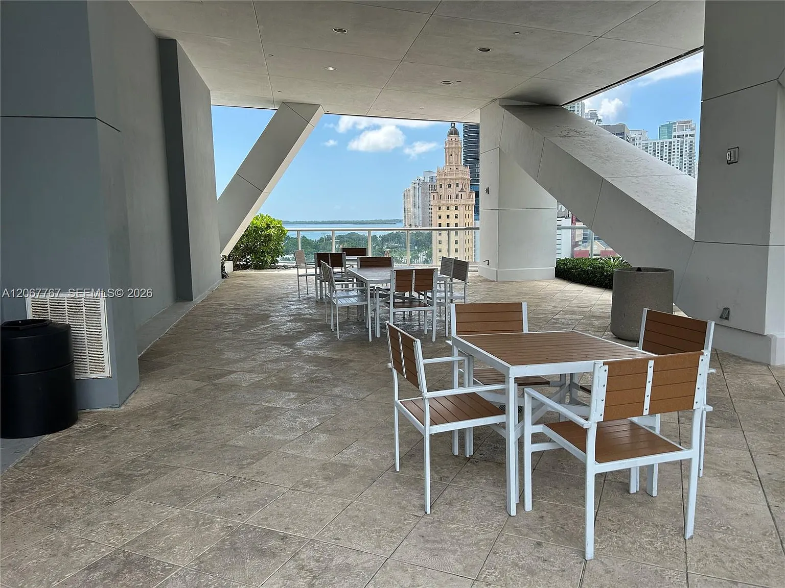 Marinablue Condo — Photo 4
