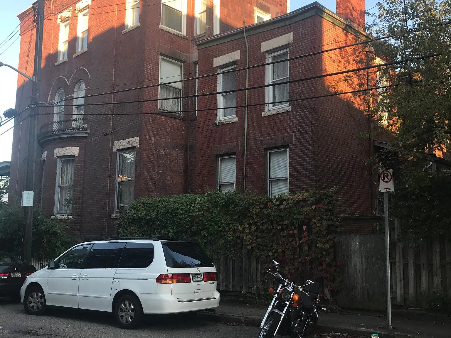 8 bed, 3700 sqft, $7,200 — Photo 3