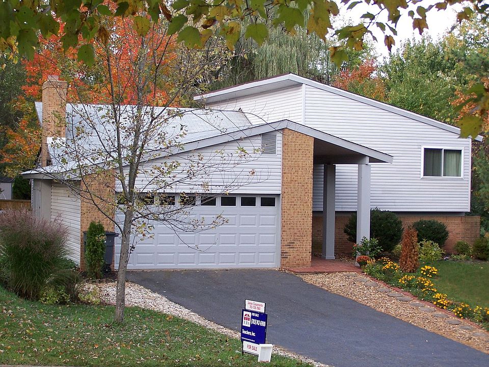 Beautiful 4 Bedroom 2 Full Bath Home 