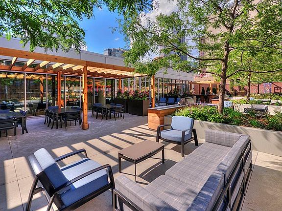 5th image of 740 S Clark St #1001