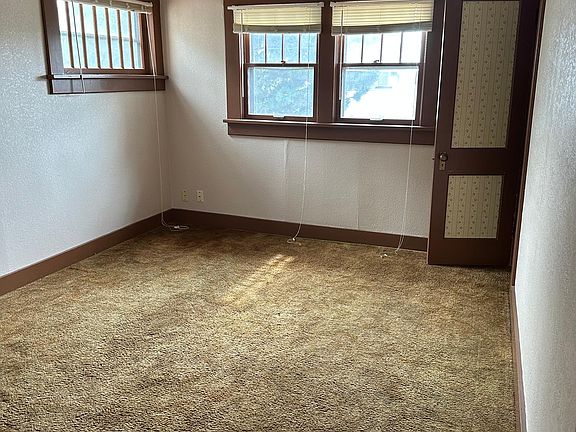2nd image of 924 N Main St #1/2