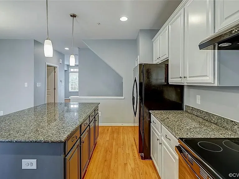 3909 Village Townes Walk — Photo 4