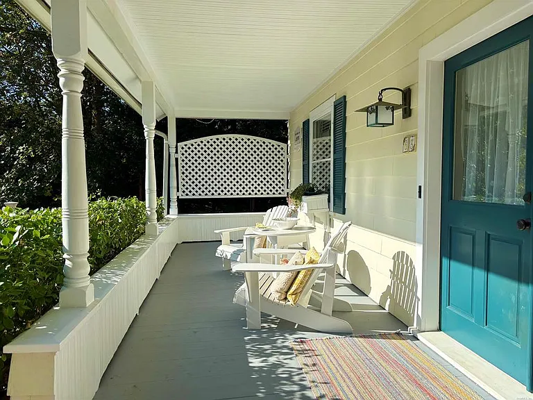 63 Kings Hwy N — Photo 2