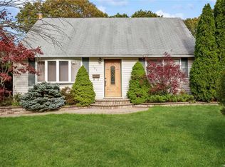 184 Stanley Dr, Centereach, NY 11720