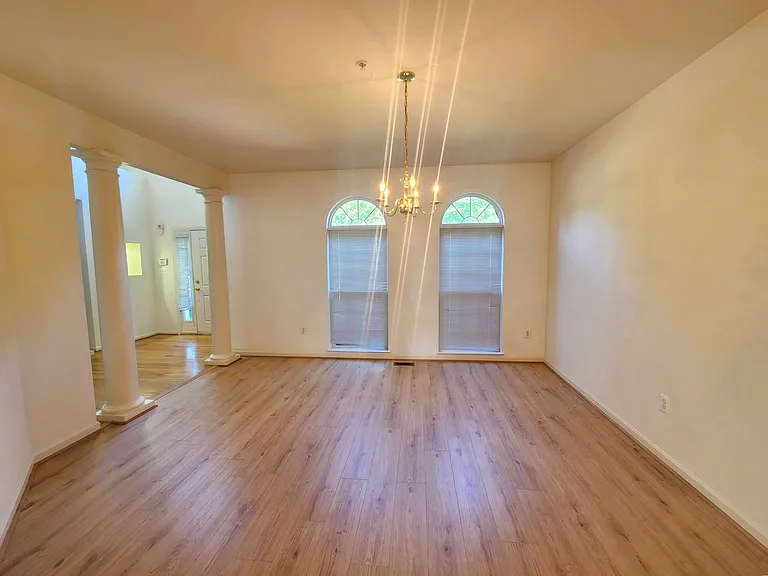 406 Clairborne St — Photo 9