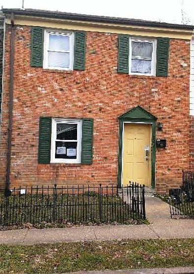 1st image of 542 Olde Greenwich Cir