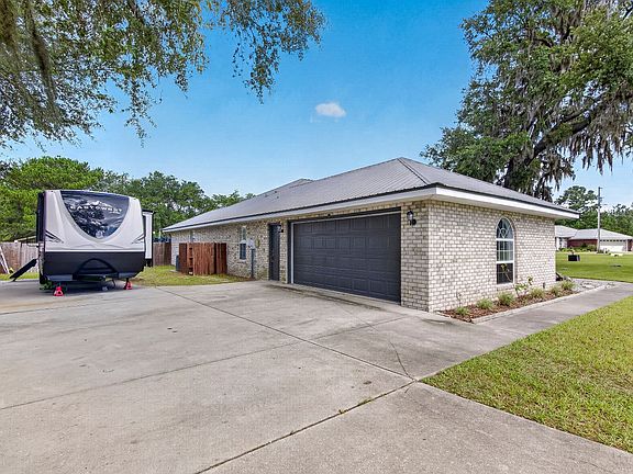 4th image of 200 SW Woodview Way