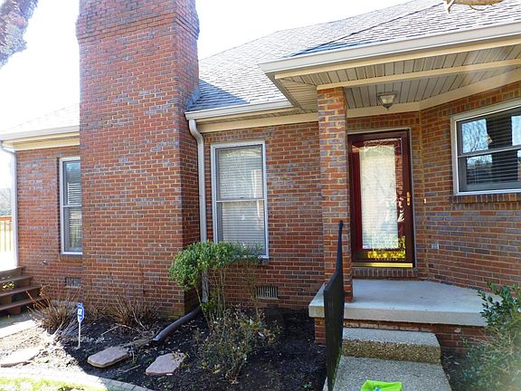5th image of 621 Golf Town Cir